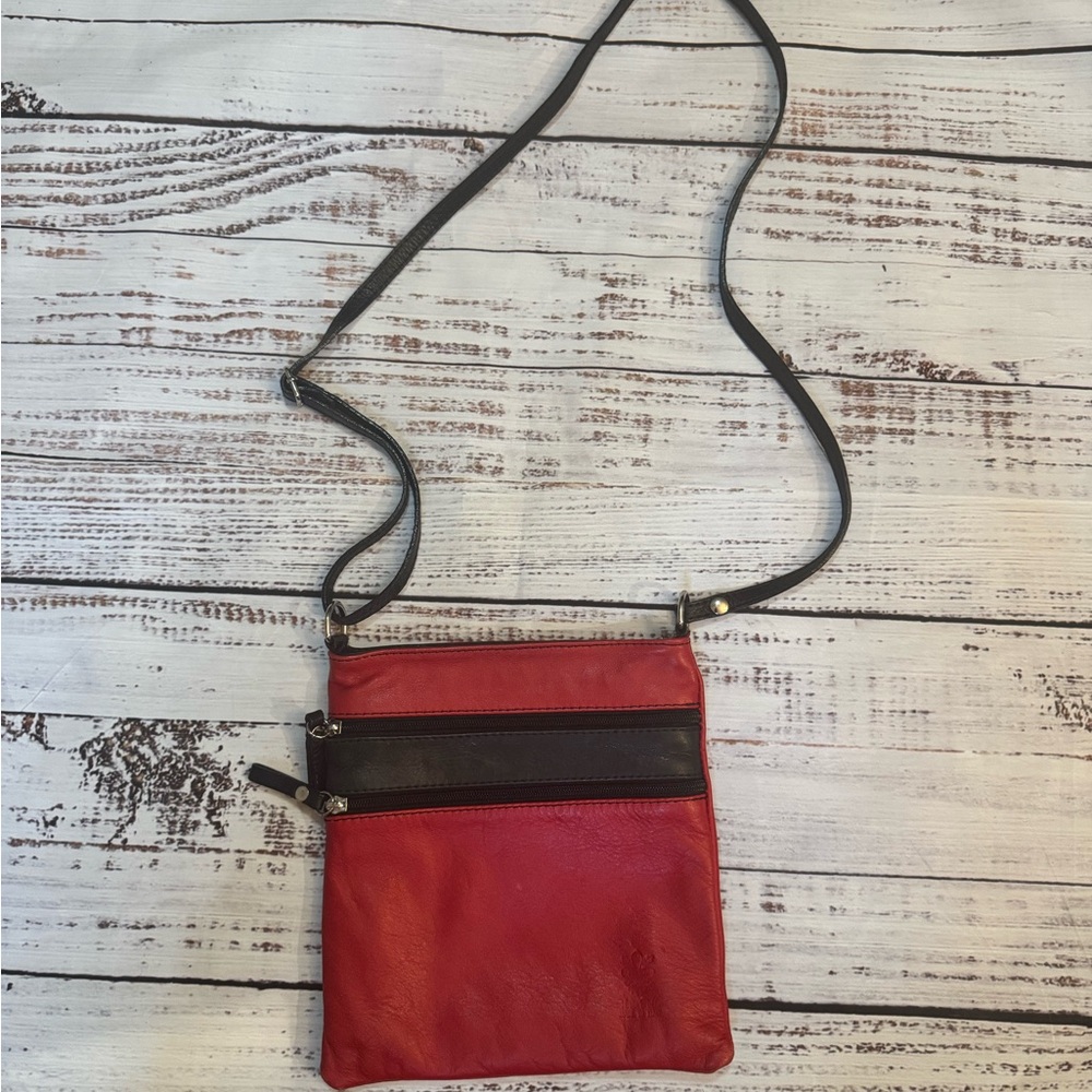 Vera Pelle Red and Black Crossbody Bag